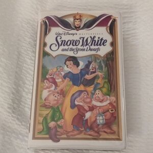 Disney Snow White‎ and the Seven Dwarfs VHS with Colorful Cover
